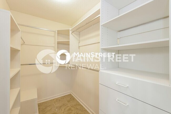 Building Photo - 3 Bedroom Pet-Friendly Home in MEMPHIS, TN with Main Street Renewal