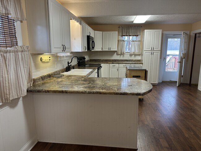 Building Photo - 940 Lindbergh Ave