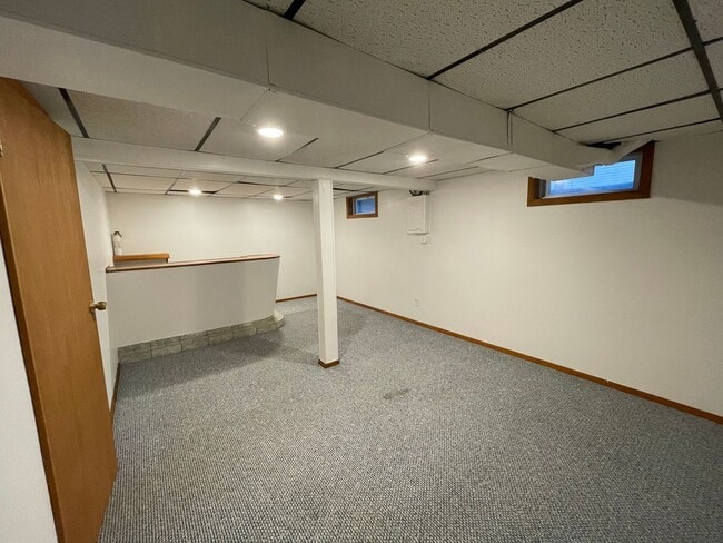 Building Photo - Charming 2BR Home Just Steps from the Beach!