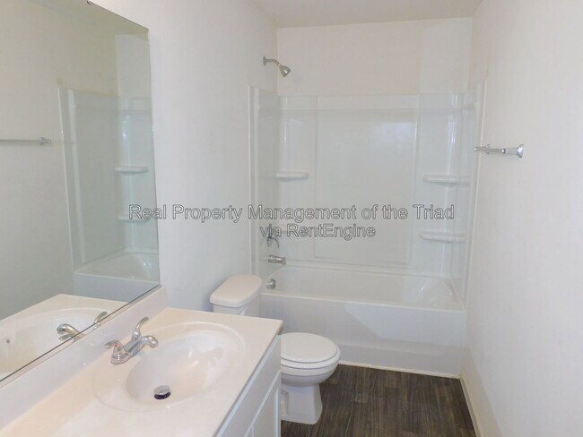 Building Photo - 719 Torbay Dr
