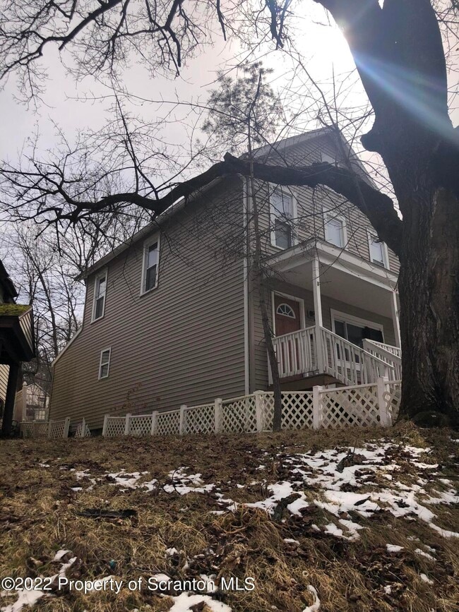 Building Photo - 176 Belmont St