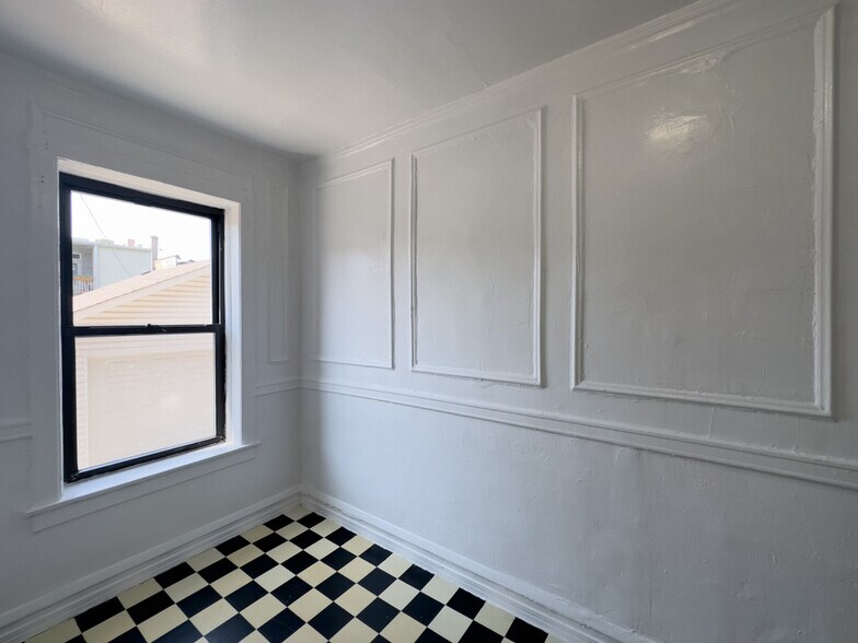 Building Photo - 3308 W Schubert Ave