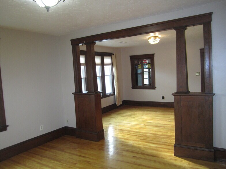 Building Photo - 216 Ingleside Ave