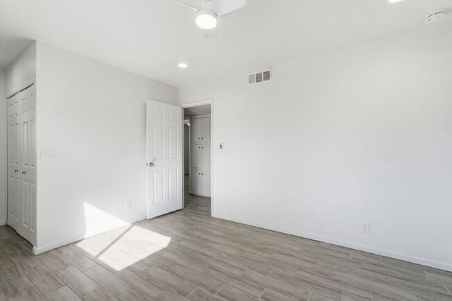 Building Photo - 8310 E Kenyon Dr