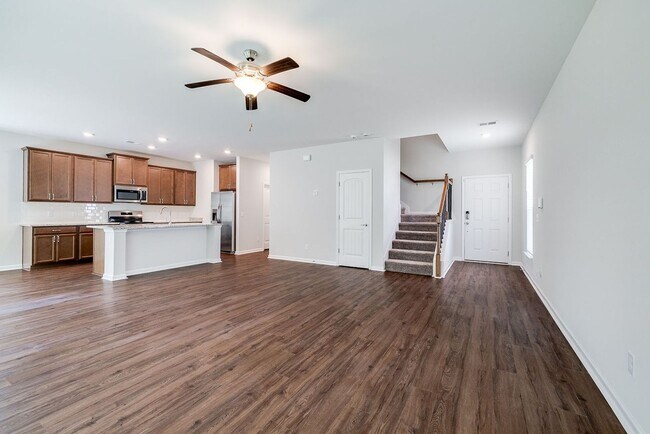 Building Photo - 4 bed, 2.5 bathroom spacious home in Pooler!