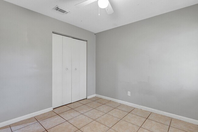Building Photo - Spacious 3BR/2BA Ocala Home with Modern Finishes,Fireplace Floor-to-Ceiling Sliding Glass Doors &...