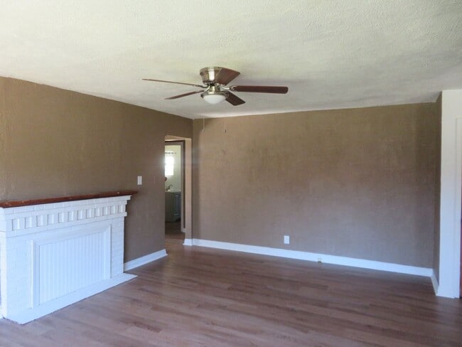 Building Photo - Dinwiddie County