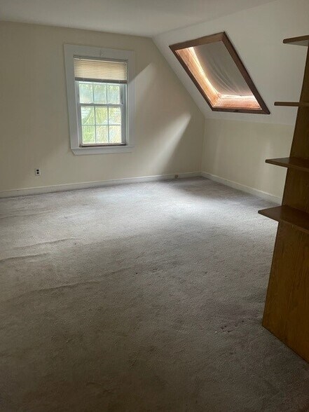 Building Photo - 256 Lowell Ave