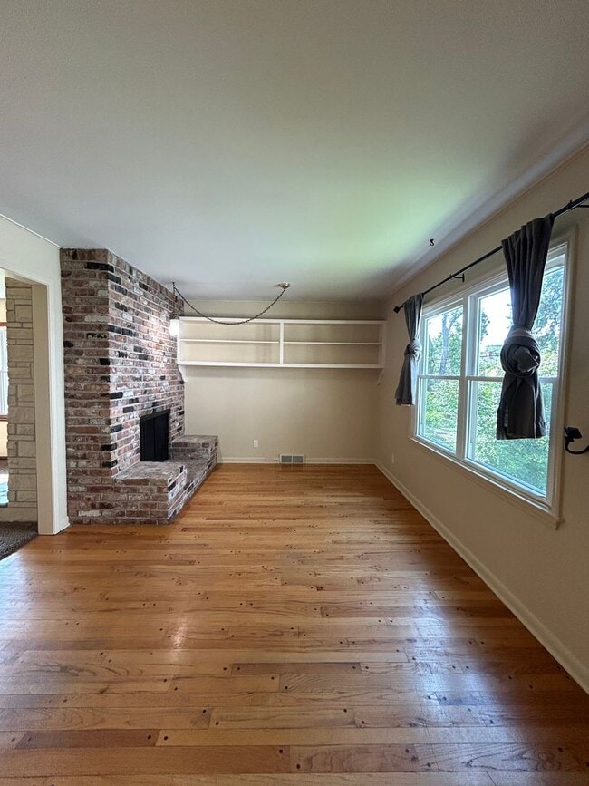 Building Photo - 704 N 74th Ave