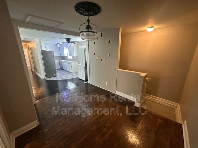 Building Photo - 10905 E 47th St