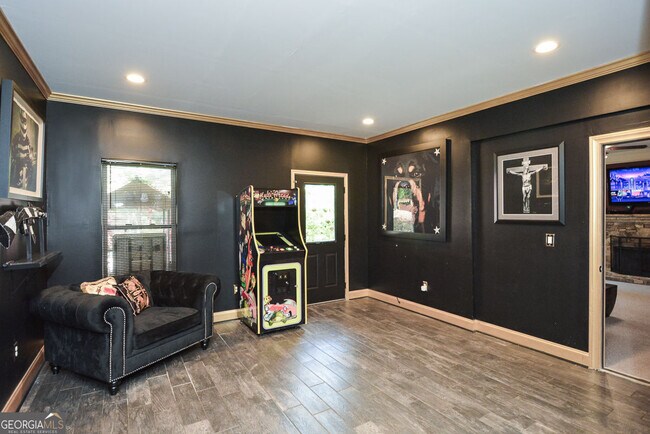 Building Photo - 2210 Spalding Dr