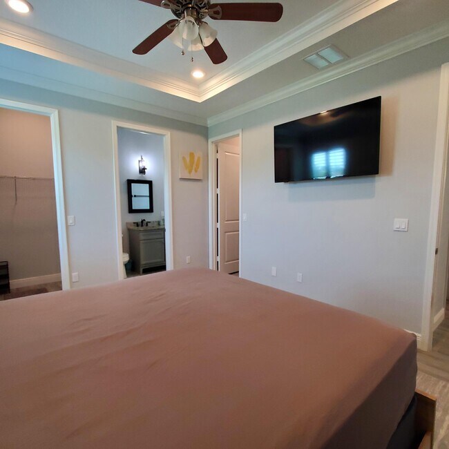 Building Photo - 2161 SE Sunflower St