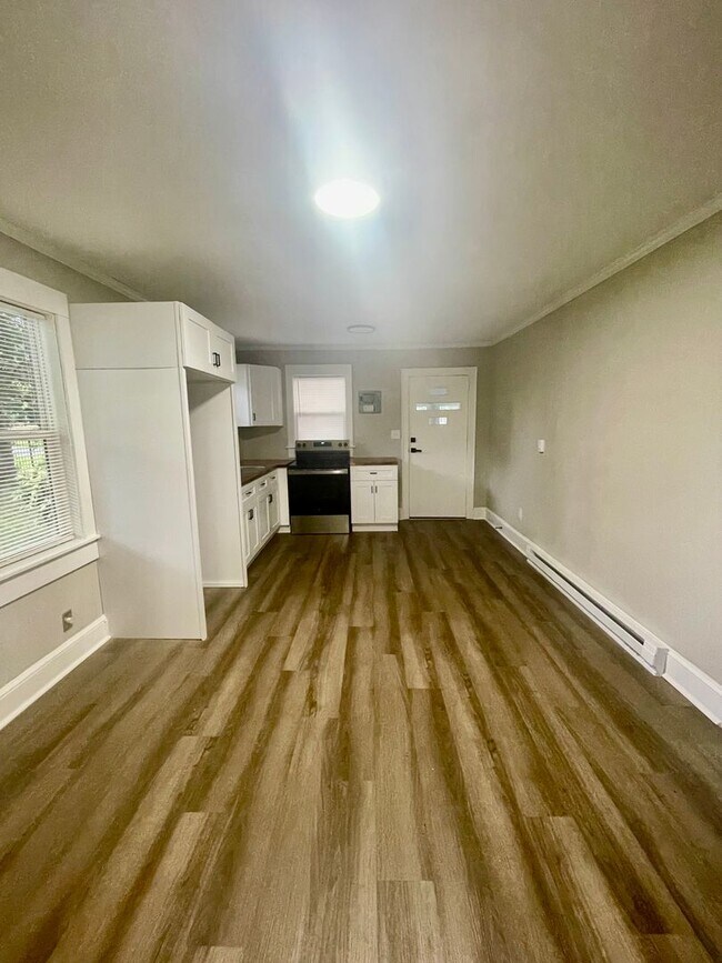 Building Photo - Welcome to this Beautiful Newly Renovated ...