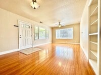 Building Photo - 832 Orient St