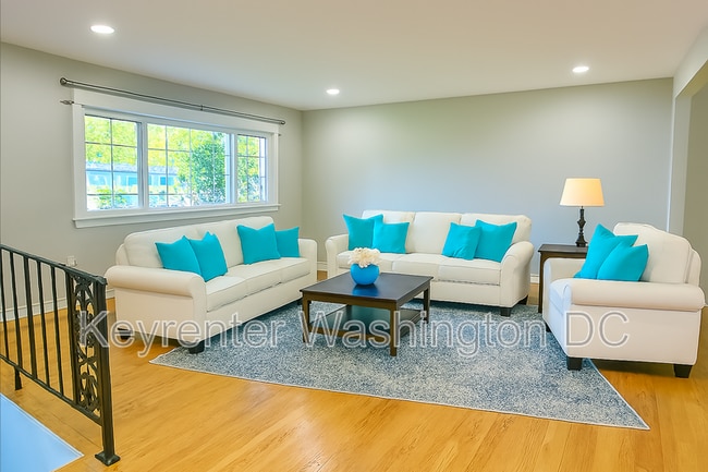 Building Photo - 311 Lourdes Dr