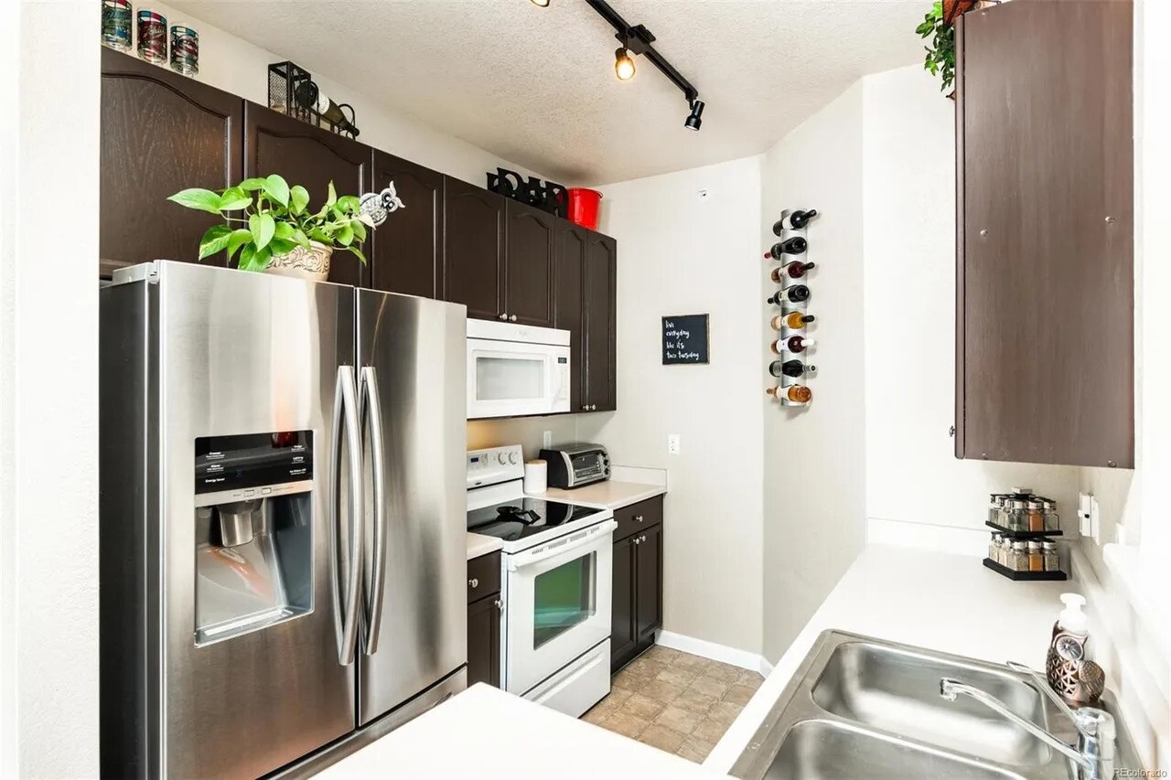 Building Photo - 8412 S Holland Ct