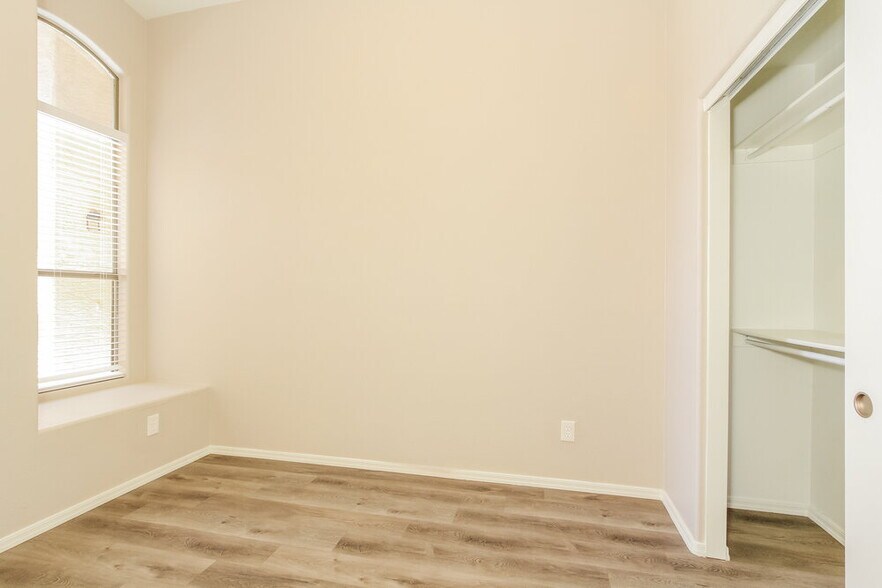 Building Photo - 1745 N 125th Dr