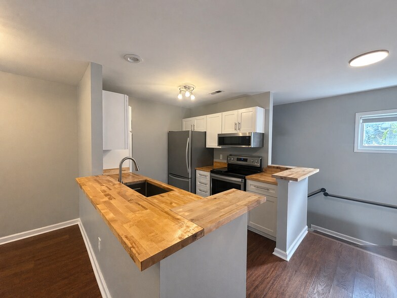 Building Photo - 1062 Washington St