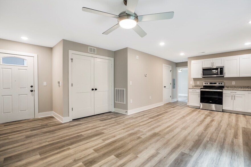 Building Photo - 303 Linwood St