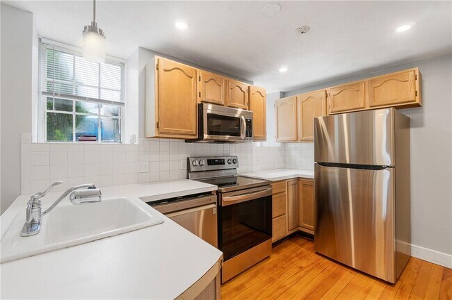 Building Photo - 71 Benefit St