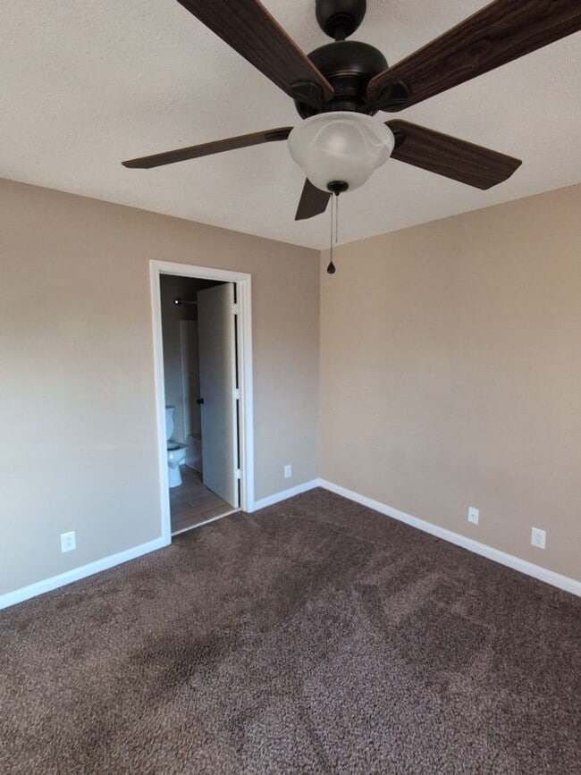 Building Photo - 1319 Chucker Dr