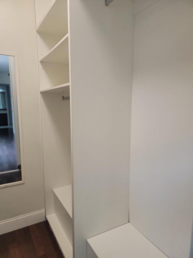 Building Photo - 727 7th Way