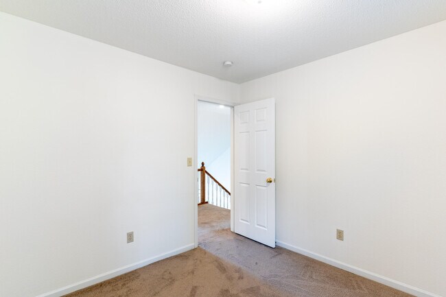 Building Photo - 4919 W Millbrook Dr