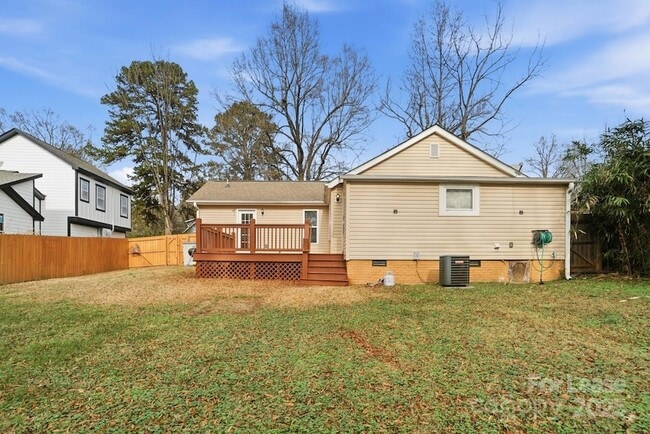 Building Photo - 2830 Hilliard Dr