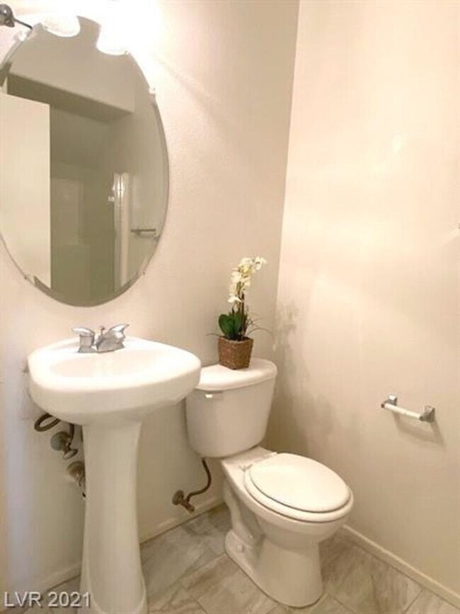 Building Photo - Gated Community! Fabulous 4 Bedrooms Plus Large Loft. One Bed and Bath Downstairs.