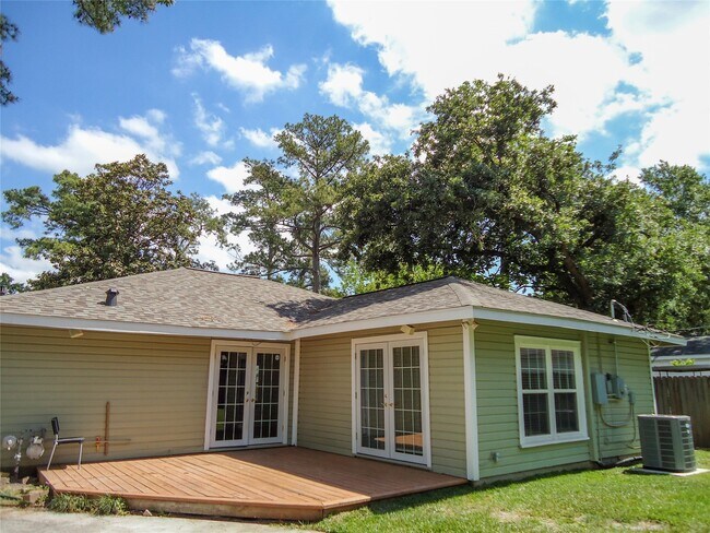 Building Photo - 1027 Althea Dr