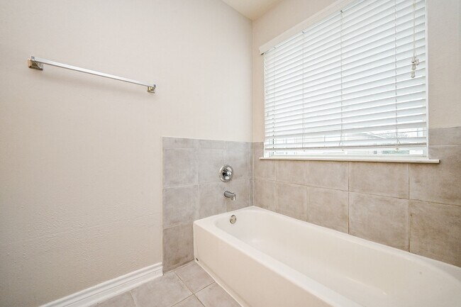 Building Photo - 6127 Yorkglen Manor Ln