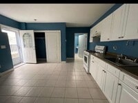 Building Photo - 206 Sneden Ave