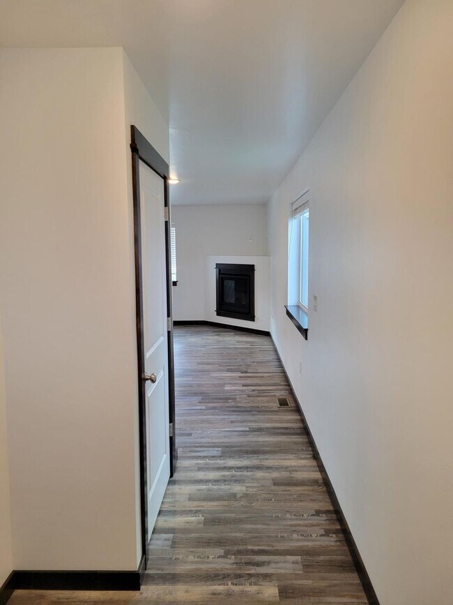 Building Photo - 3 Bedroom 2 1/2 Bathroom Townhouse- NEWLY BUILT-