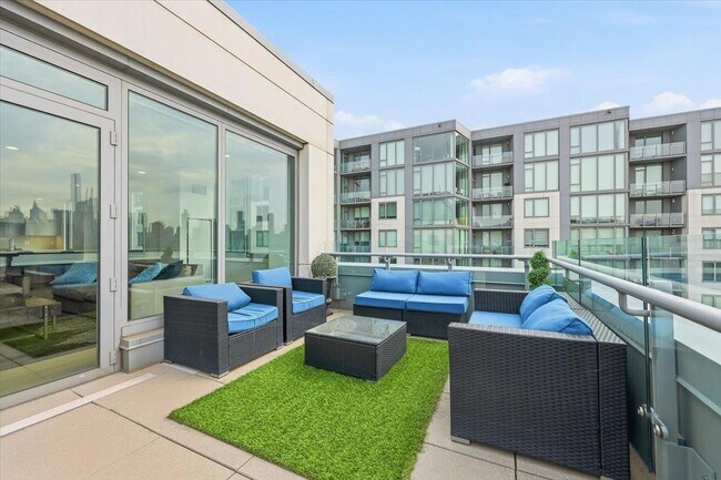 Building Photo - 9 Ave at Port Imperial