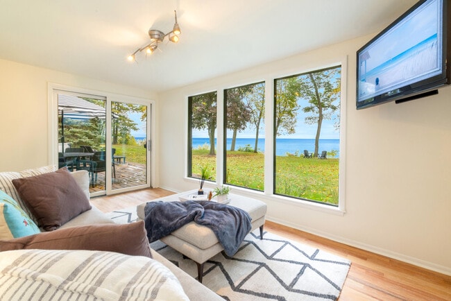 Building Photo - 10046 Sheridan Dr