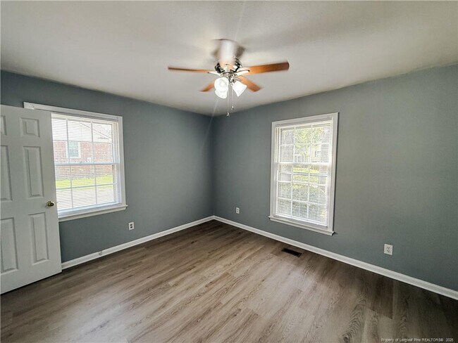 Building Photo - 459 Bay Shore Dr