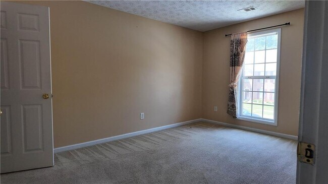 Building Photo - 2760 Rusticwood Dr SW