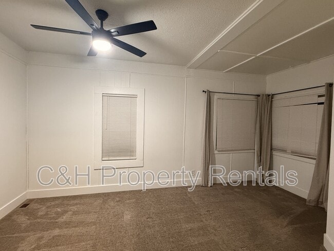 Building Photo - 631 Miles Ave