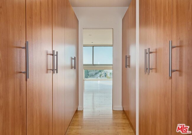 Building Photo - 2222 Ave of the Stars