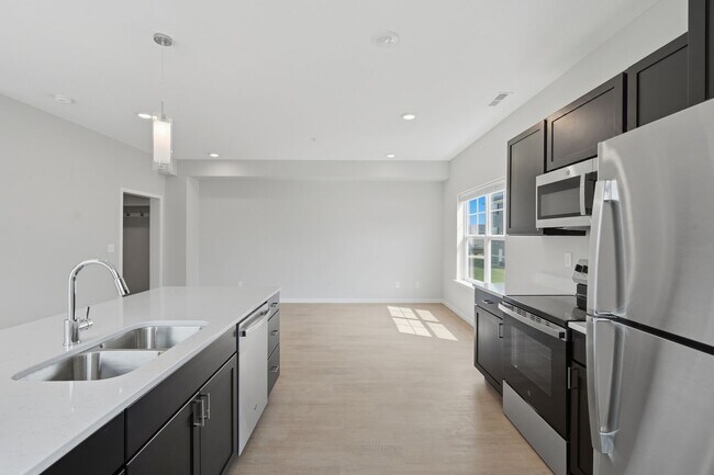 Building Photo - 142 Russ Dr SW