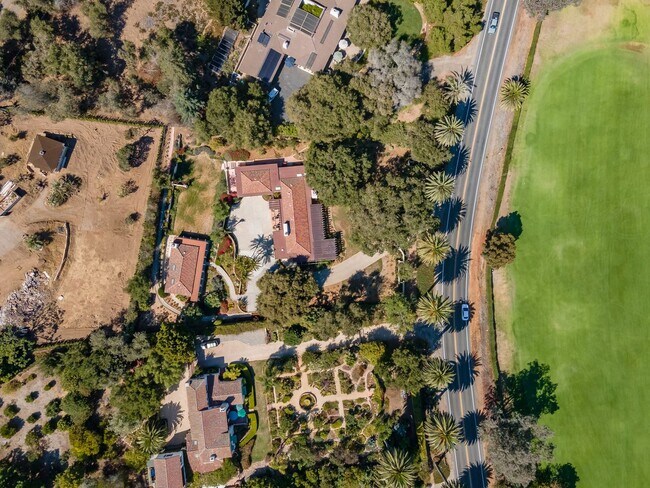 Building Photo - 525 Las Palmas Dr