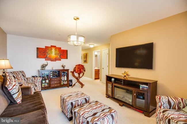 Building Photo - 3005 Chesapeake Dr