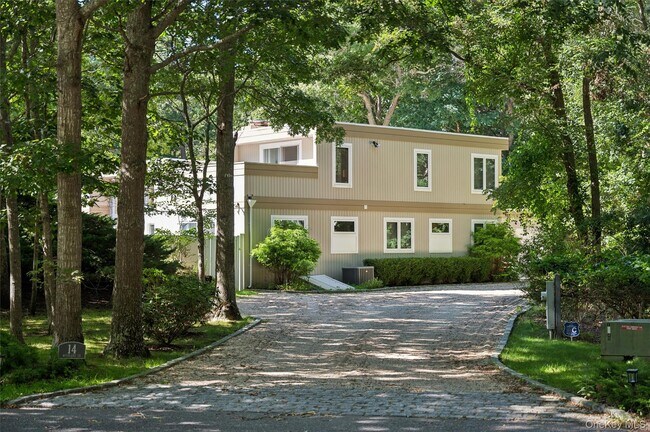 Building Photo - 14 Woodland Ln