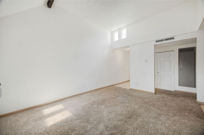 Building Photo - Delightful 1bed/1bath Condo located in the...