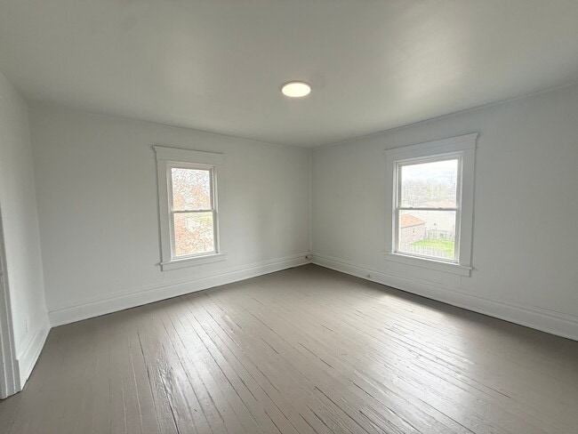 Building Photo - 343 Cedar Ave