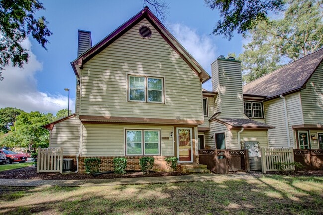 Building Photo - 2 Bed, 2 Bath Centrally Located Condo in G...