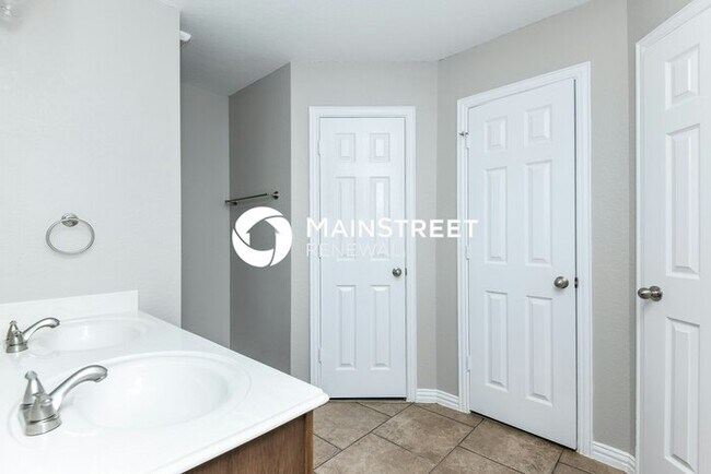 Building Photo - 3 Bedroom Pet-Friendly Home in Fort Worth,...