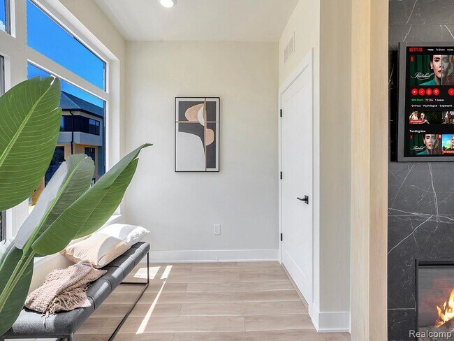 Building Photo - 741 Smart Town Dr