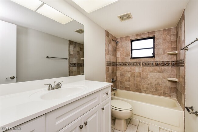 Building Photo - 202 NE 9th Pl