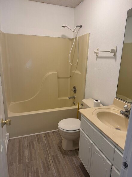 Building Photo - 4517 Jamaica Pl